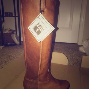 NIB FRYE BOOTS 8.5